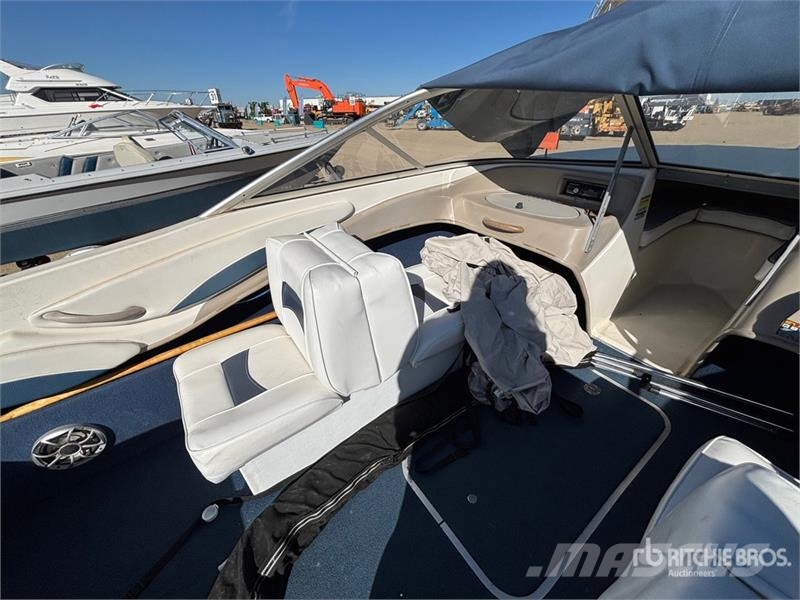  Bayliner 18 ft Bowrider Boat Bateaux de travail, barges et pontons