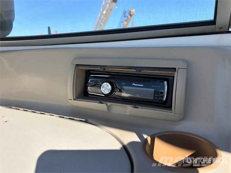  Bayliner 18 ft Bowrider Boat Bateaux de travail, barges et pontons