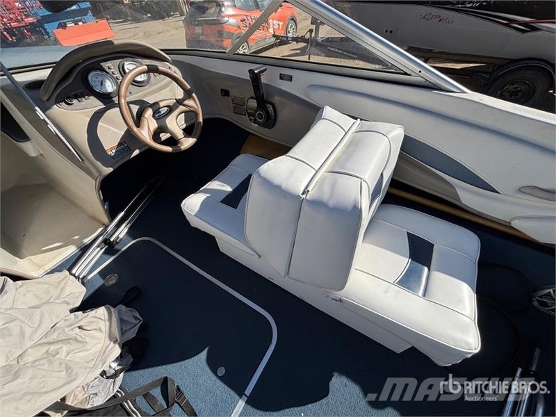  Bayliner 18 ft Bowrider Boat Bateaux de travail, barges et pontons