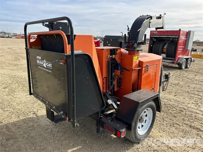 Bearcat CH611DH Tow-Behind Wood Chipper Fa aprítók