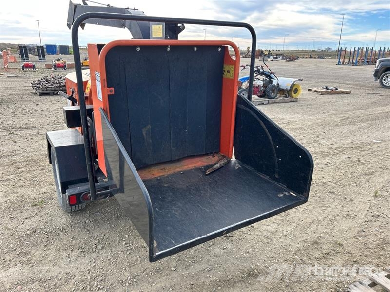 Bearcat CH611DH Tow-Behind Wood Chipper Fa aprítók