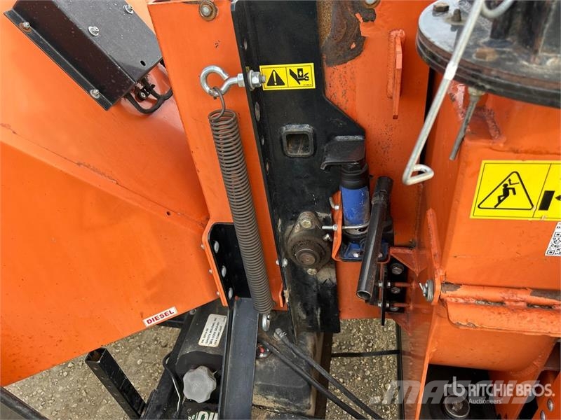 Bearcat CH611DH Tow-Behind Wood Chipper Fa aprítók