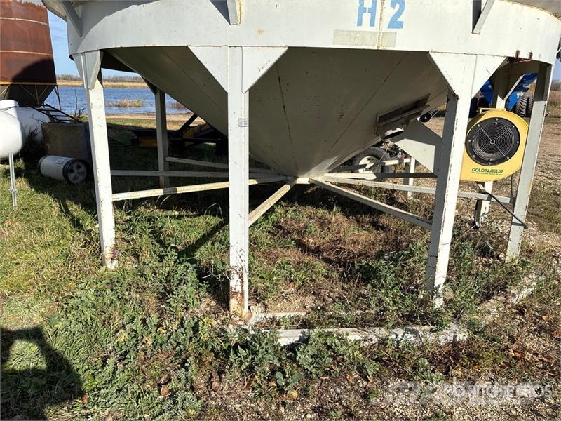 Behlen +/- 2700 bu 2 Ring Hopper Grain Bin Stockage, conditionnement - Autres