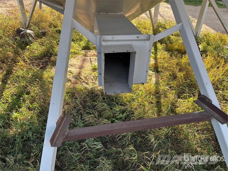 Behlen +/- 7500 bu 5 Ring Hopper Grain Bin Stockage, conditionnement - Autres