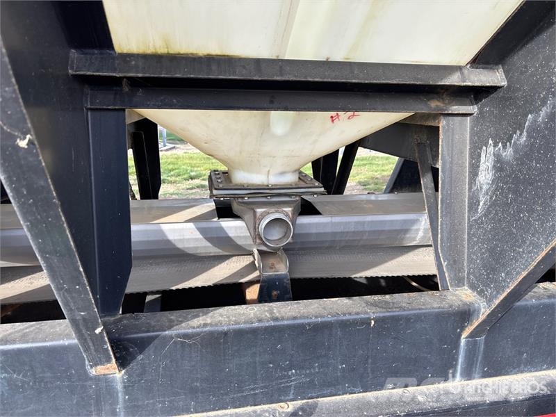 Behnke Enterprises 50 ft Tri/A Tender Trailer مقطورات للأغراض العامة