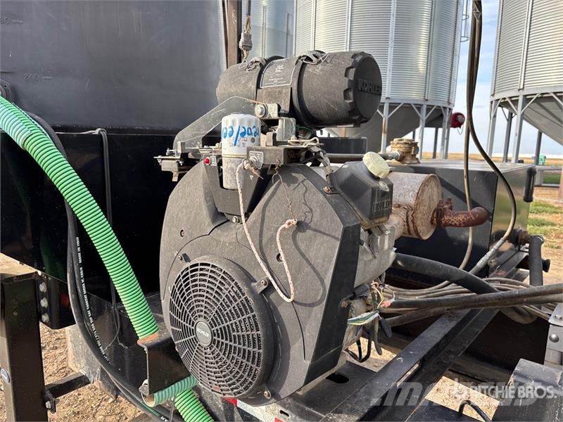 Behnke Enterprises 50 ft Tri/A Tender Trailer مقطورات للأغراض العامة