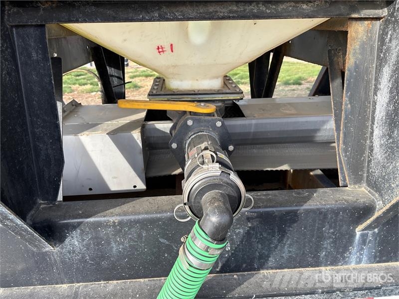 Behnke Enterprises 50 ft Tri/A Tender Trailer مقطورات للأغراض العامة