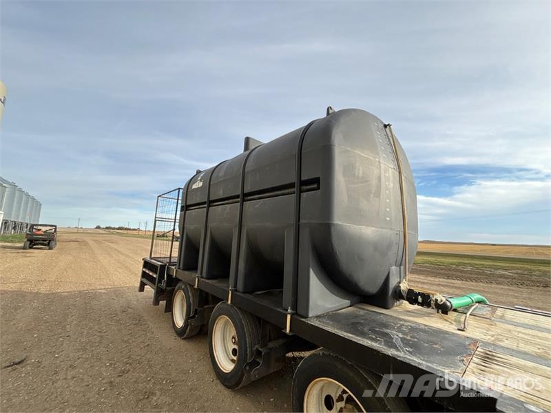 Behnke Enterprises 51 ft Tri/A Sprayer Tender Trailer Farm machinery