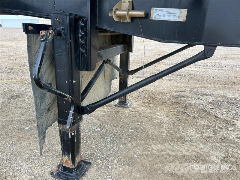Berg 35 ft Tri/A End Dump Trailer Kipper