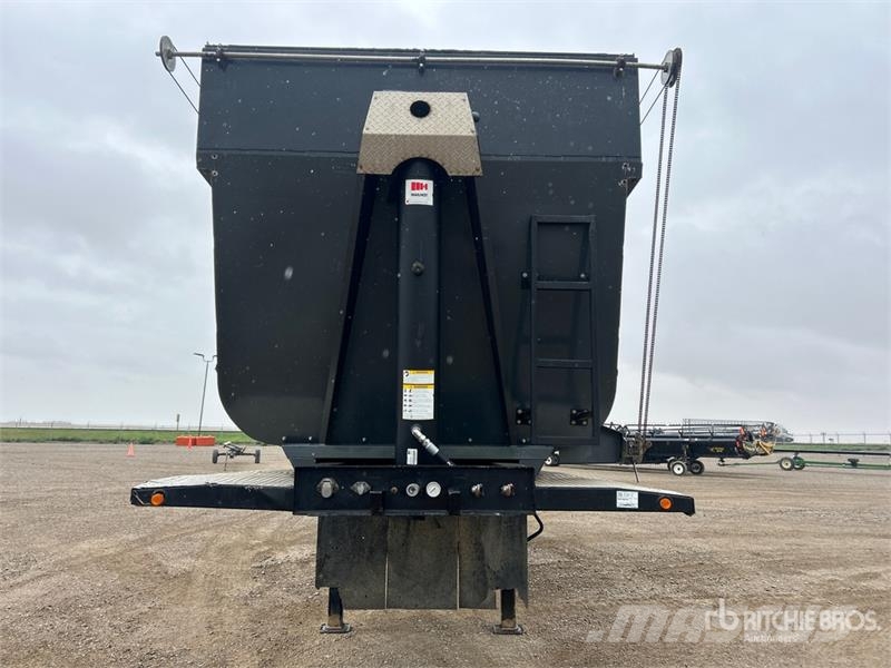Berg 35 ft Tri/A End Dump Trailer Kipper