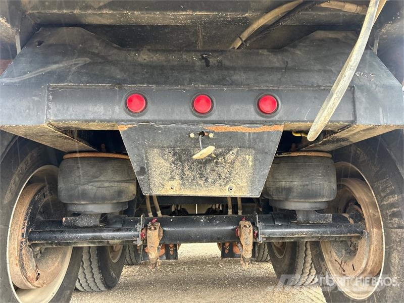 Berg 35 ft Tri/A End Dump Trailer Kipper