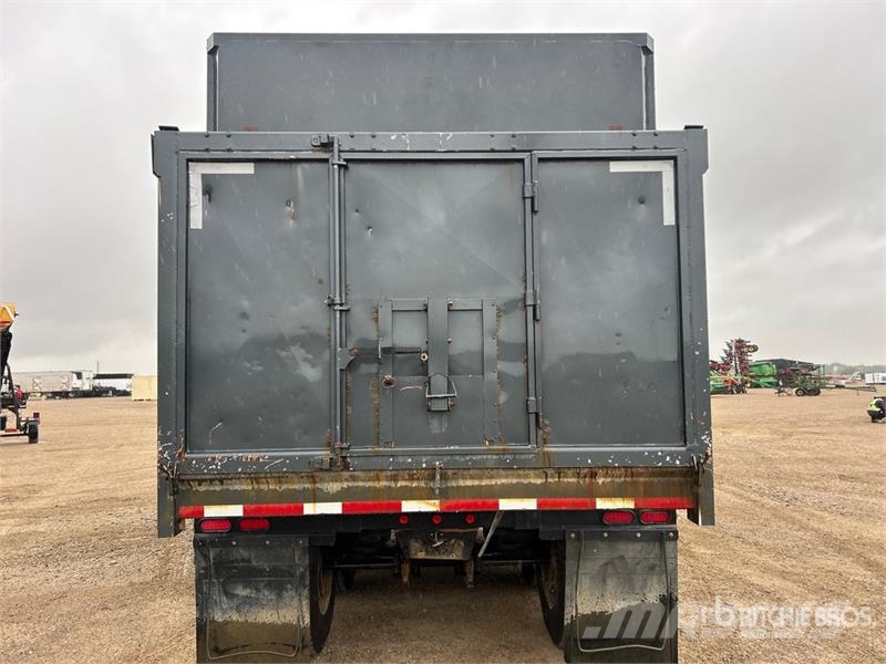Berg 35 ft Tri/A End Dump Trailer Kipper