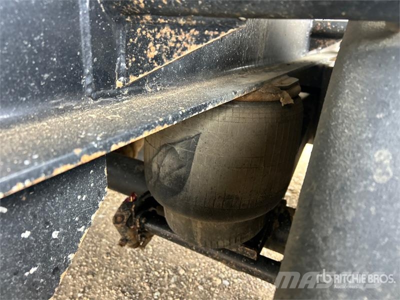 Berg 35 ft Tri/A End Dump Trailer Kipper