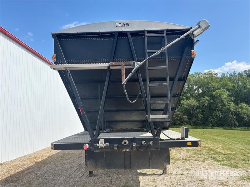  Bergs 45 ft Tri/A Grain Trailer 運糧車