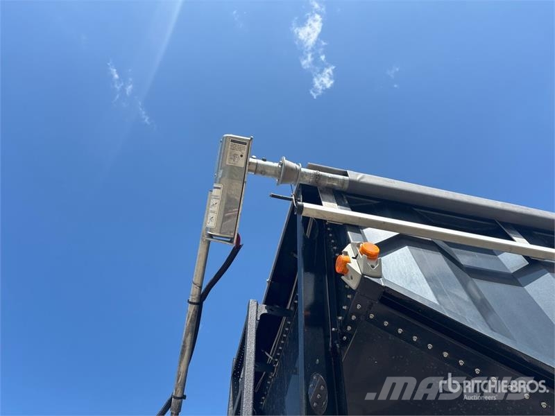  Bergs 45 ft Tri/A Grain Trailer 運糧車