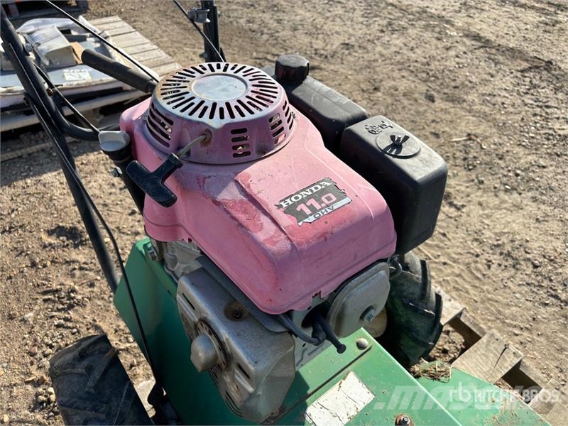 Billy Goat BC2401H 24 in Walk Behind Brush Cutter Karjamaade niidukid / pealselõikurid