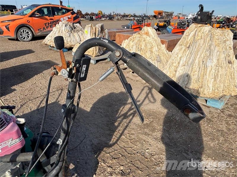 Billy Goat BC2401H 24 in Walk Behind Brush Cutter Karjamaade niidukid / pealselõikurid
