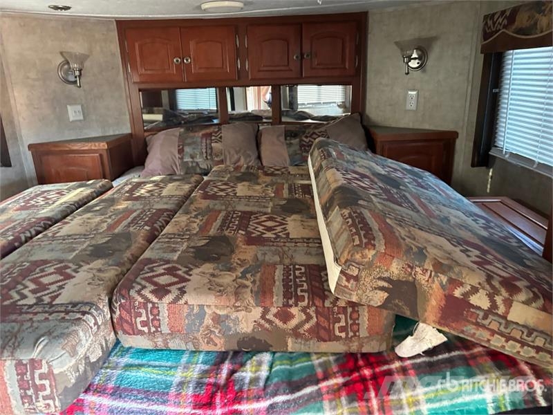 Bison 28 ft T/A Horse Trailer Remolques para transporte de animales