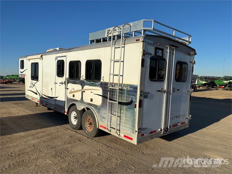 Bison 28 ft T/A Horse Trailer Remolques para transporte de animales