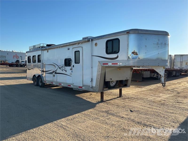 Bison 28 ft T/A Horse Trailer Remolques para transporte de animales