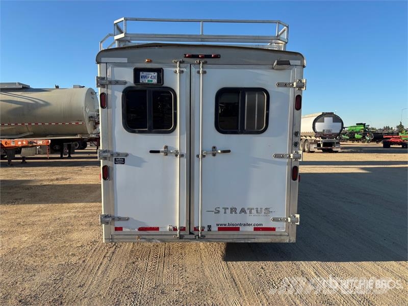 Bison 28 ft T/A Horse Trailer Remolques para transporte de animales