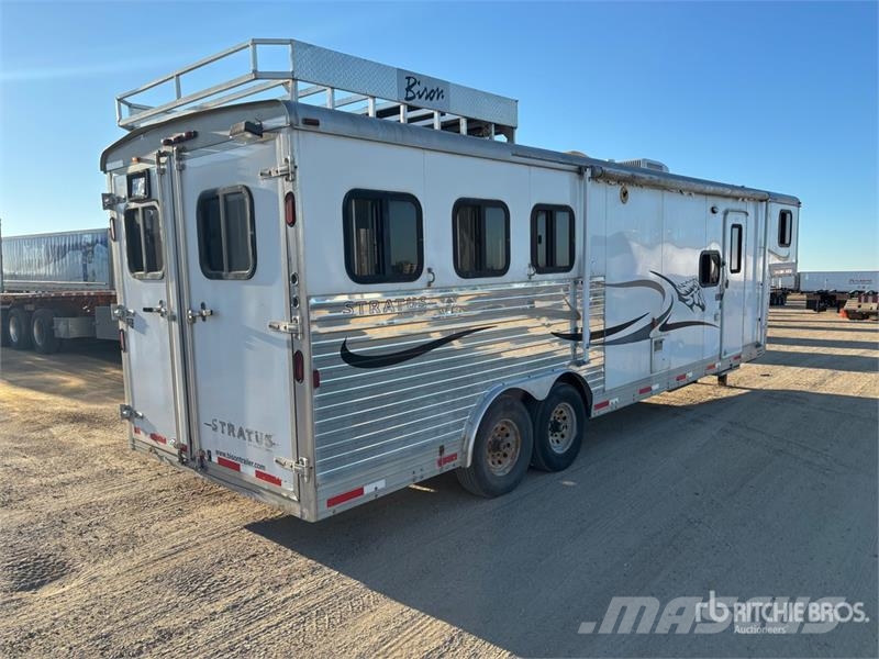 Bison 28 ft T/A Horse Trailer Remolques para transporte de animales