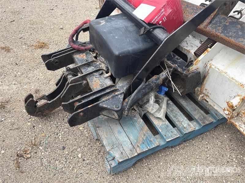 Blizzard 810 8 ft Snow Plow 推雪机