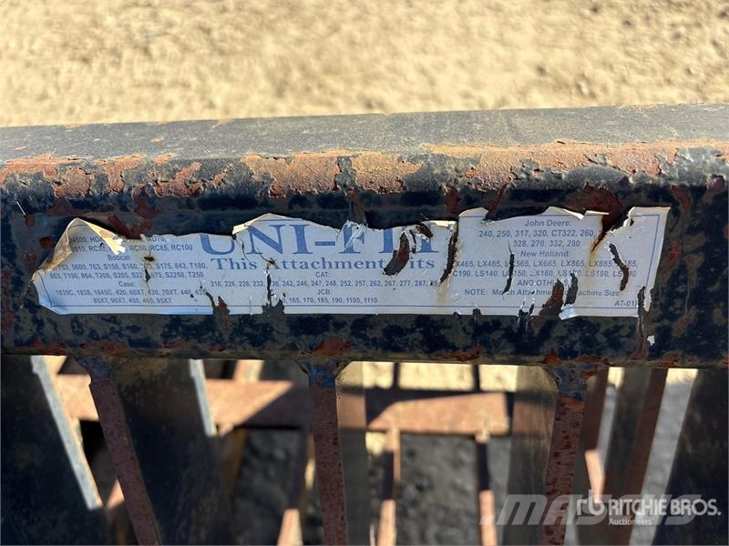 Blue Diamond 72 in Skeleton Skid Steer Bucket Cucharones