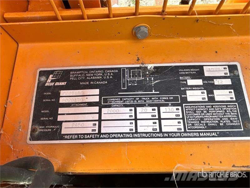 Blue Giant P20T130 2000 lb Electric Stacker Samopogonski ročni viličarji
