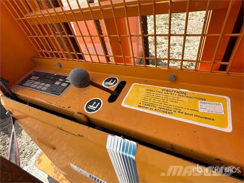 Blue Giant P20T130 2000 lb Electric Stacker Samopogonski ročni viličarji