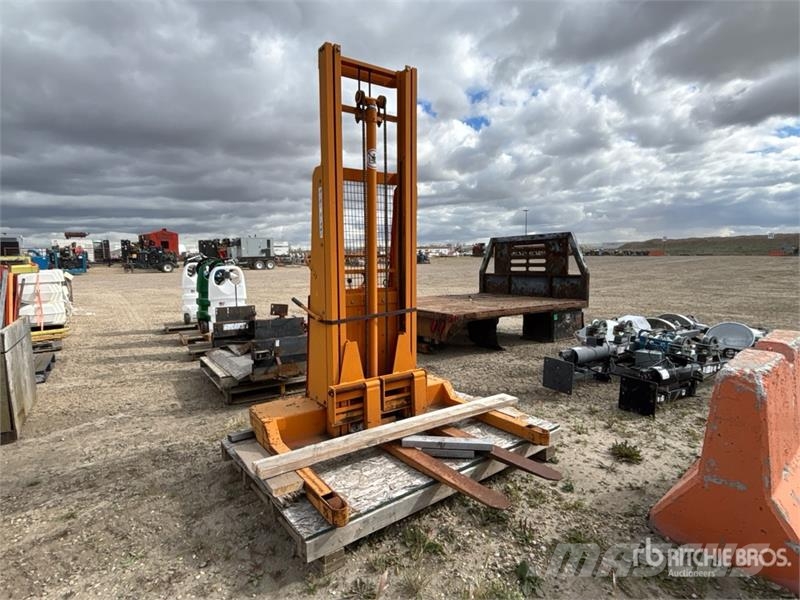 Blue Giant P20T130 2000 lb Electric Stacker Samopogonski ročni viličarji
