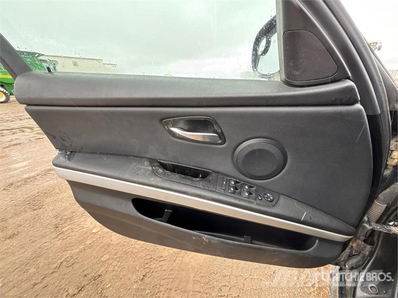 BMW 323i Automobile 自動車
