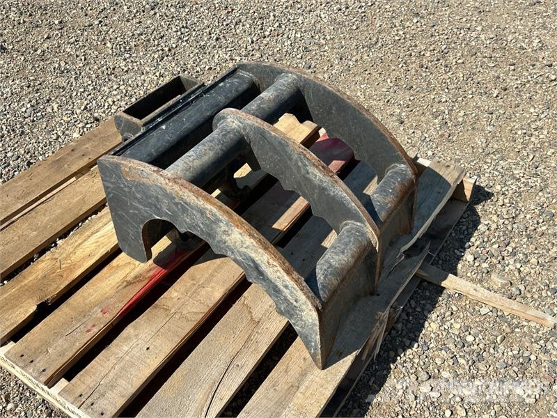 Bobcat 20 in Q/C Root/Brush Excavator Rake - Fits Bobcat Rendkészítő