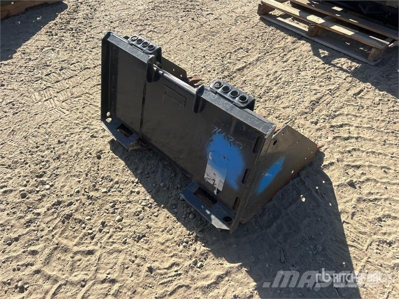 Bobcat 36 in General Purpose Skid Steer Bucket دلاء