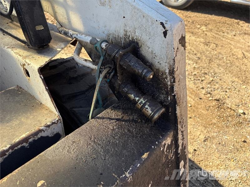 Bobcat 530 Skid Steer Loader Мини-погрузчики