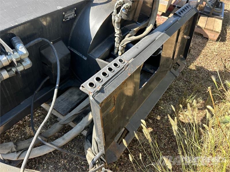 Bobcat 6 ft 6 in Hydraulic Snow Blower - Fits Skid Steer قاذفات الجليد