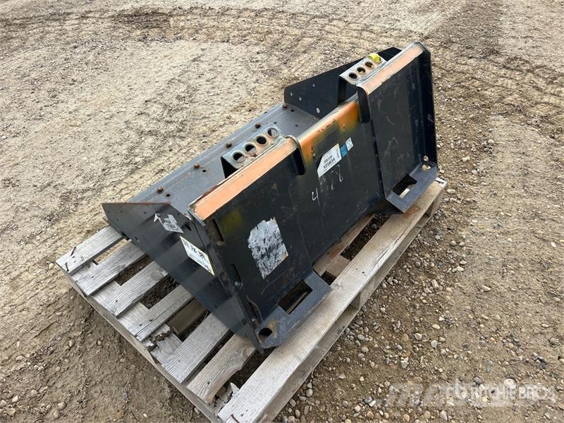 Bobcat 7114488 36 in General Purpose Skid Steer Bucket Žlice
