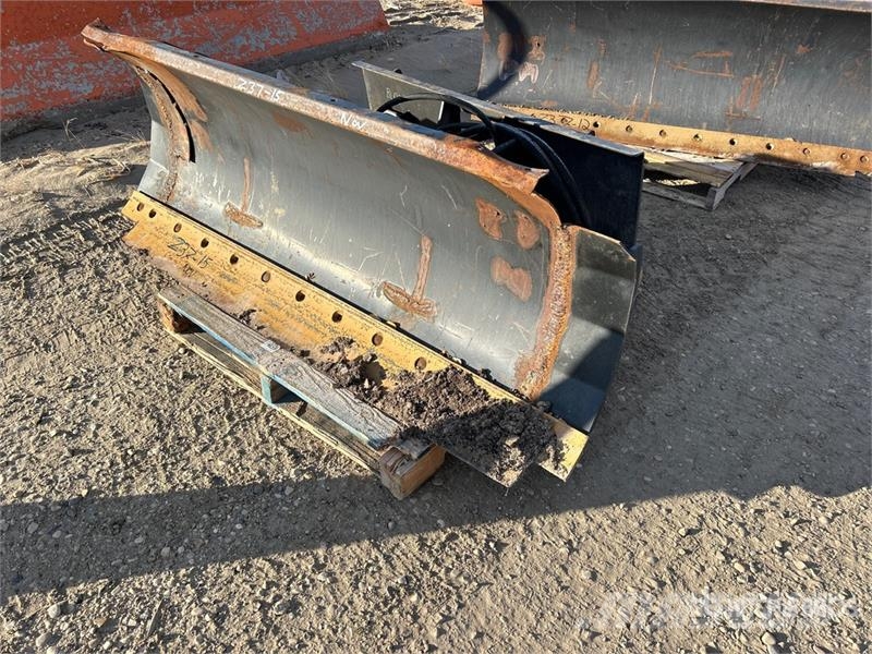 Bobcat 72 in Skid Steer Snow Pusher - Fits Bobcat 5600 Lumiaurat