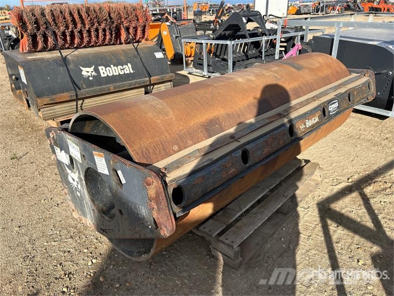 Bobcat 73 in Skid Steer Vibratory Roller مداحل