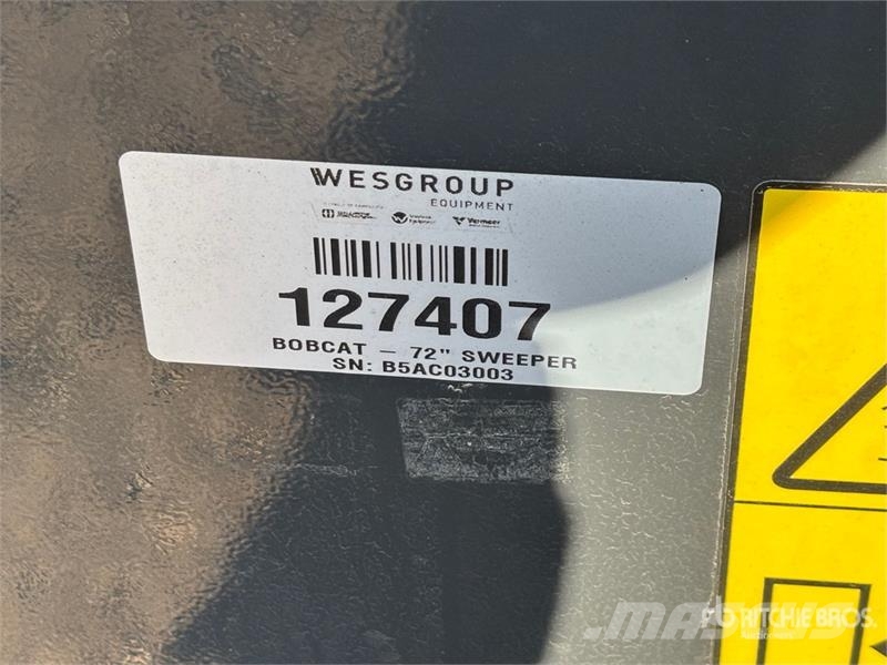 Bobcat 7405171 72 in Skid Steer Sweeper 브러쉬