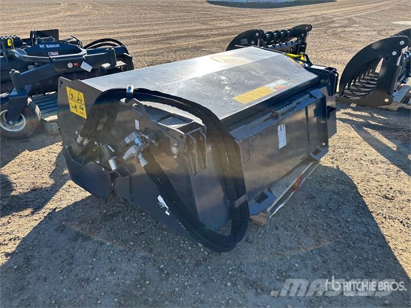 Bobcat 7405171 72 in Skid Steer Sweeper 브러쉬