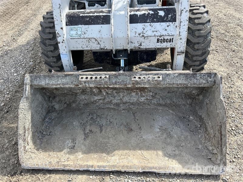 Bobcat 763 لوادر انزلاقية التوجيه