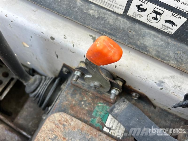 Bobcat 763 لوادر انزلاقية التوجيه