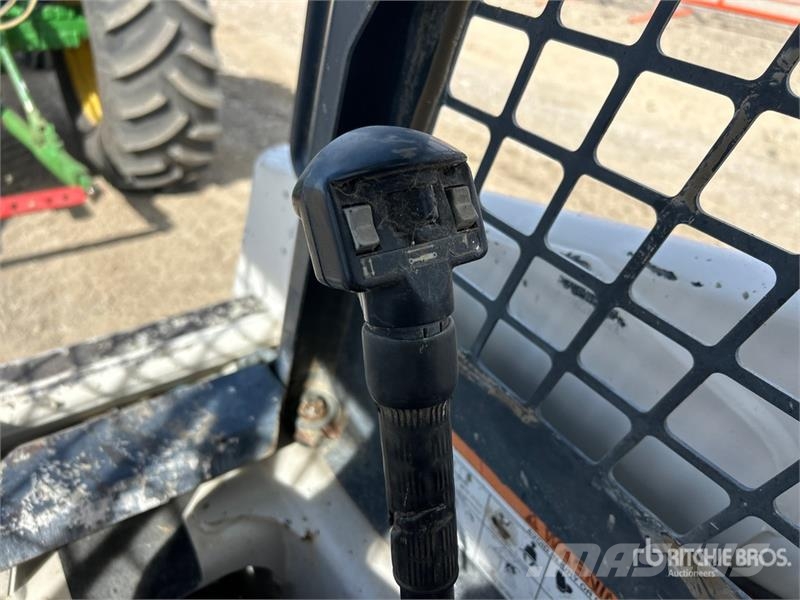 Bobcat 763 لوادر انزلاقية التوجيه