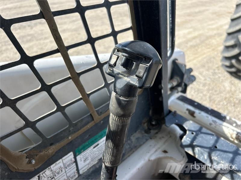Bobcat 763 لوادر انزلاقية التوجيه