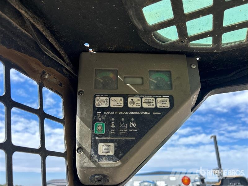Bobcat 763 لوادر انزلاقية التوجيه