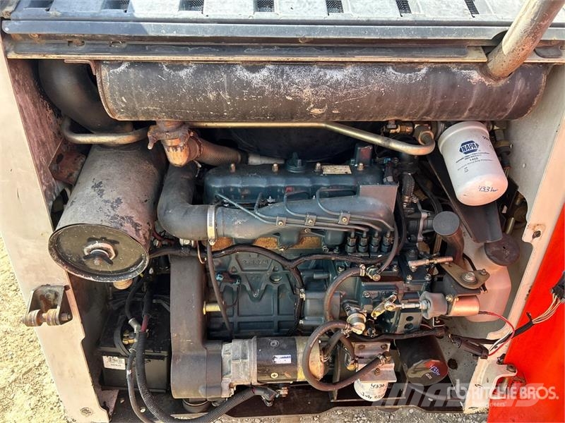 Bobcat 763 لوادر انزلاقية التوجيه