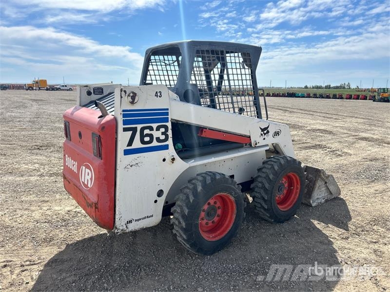 Bobcat 763 لوادر انزلاقية التوجيه