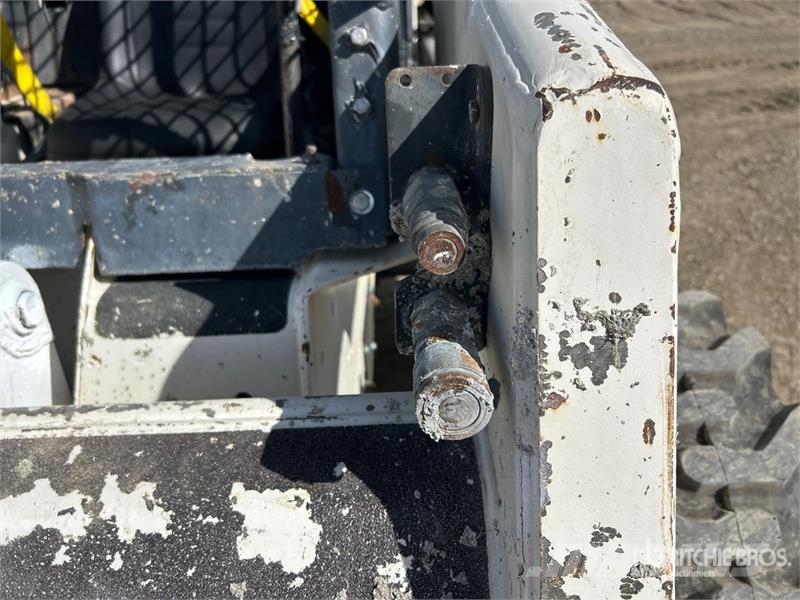 Bobcat 763 لوادر انزلاقية التوجيه
