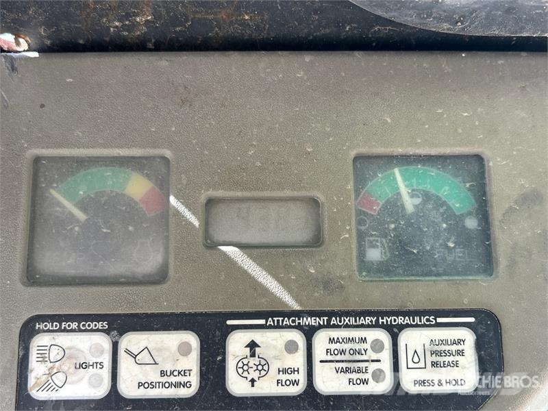 Bobcat 763 لوادر انزلاقية التوجيه